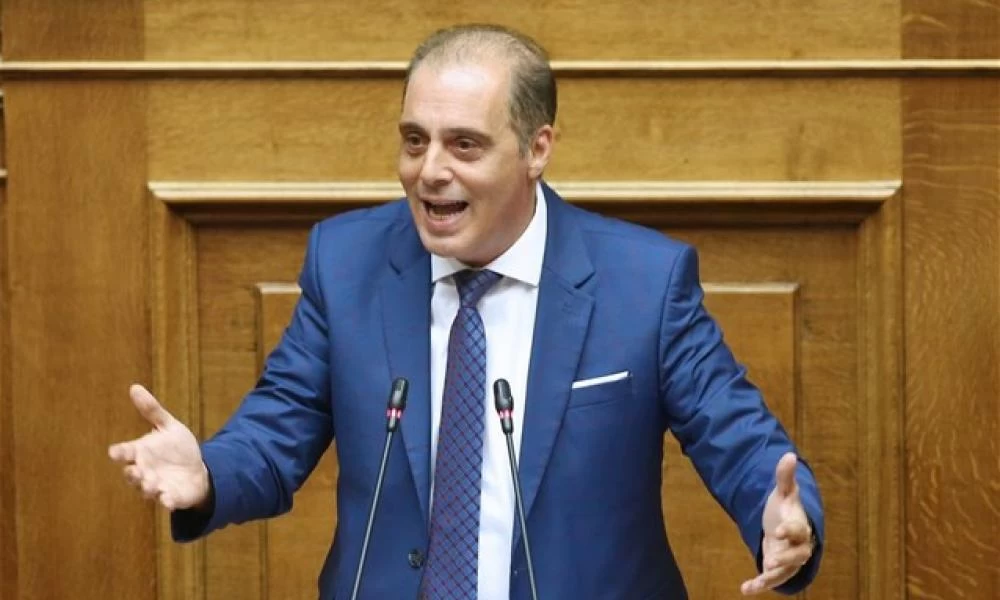 Η Ολομέλεια της Βουλής αποφάσισε την άρση ασυλίας του Βελόπουλου